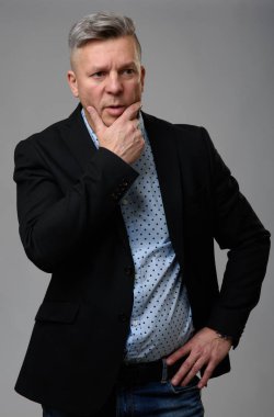 düşünme endişeli iş adamı