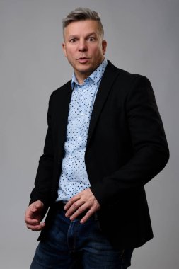 endişeli ifade ile işadamı