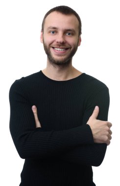 Çapraz elleri olan gülümseyen mutlu neşeli adam