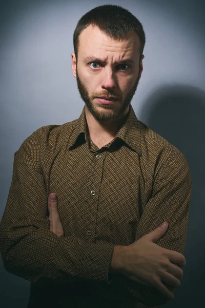Portret van boos bebaarde man — Stockfoto