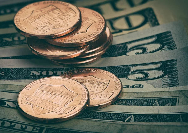 Dólares e cêntimos americanos de perto — Fotografia de Stock