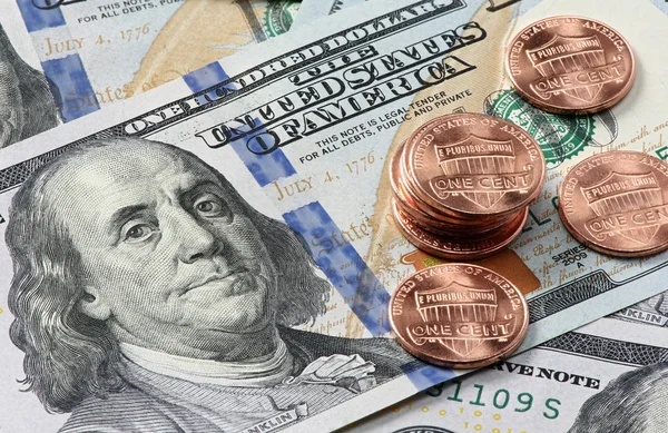 1 цент монети і банкноти доларів — стокове фото