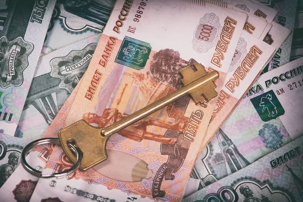 Toetsen op de achtergrond van Russische geld — Stockfoto