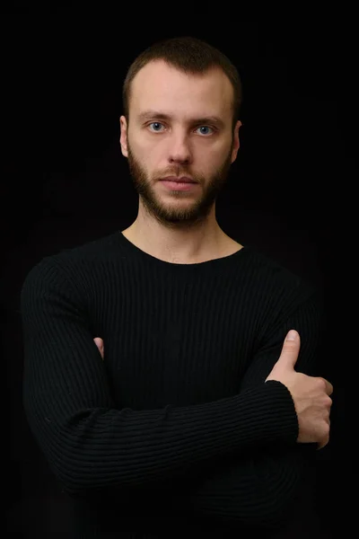 Retrato de joven barbudo hermoso hombre — Foto de Stock