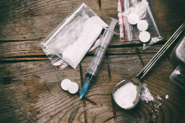 Uyuşturucu, şırınga ve eroin — Stok fotoğraf