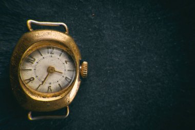 retro golden watch clipart