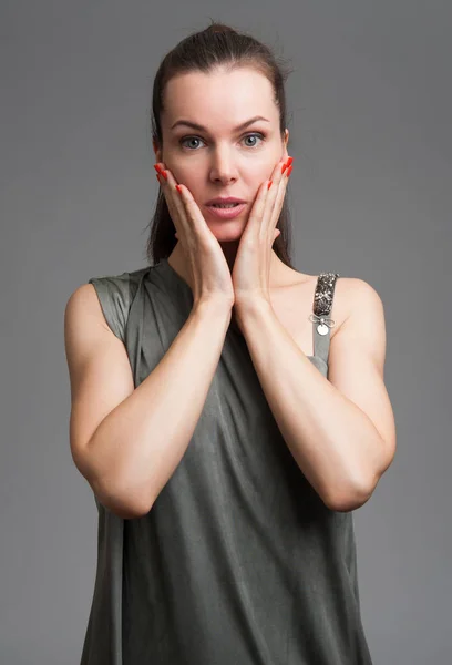 Retrato de chica sorprendida — Foto de Stock