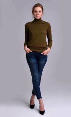 güzel güzel bir kadın portresi tam uzunlukta