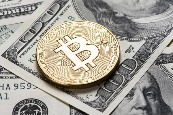 Монети Золотий bitcoin — стокове фото