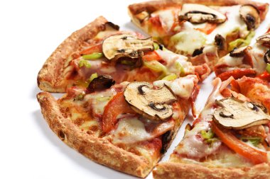 Mantar ve biberli pizza