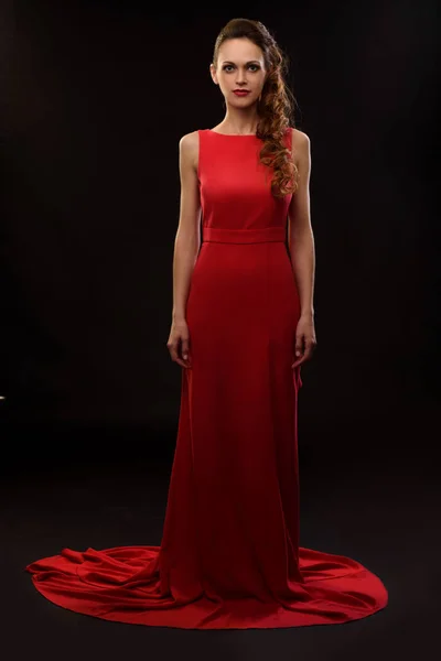 Hermosa mujer en vestido rojo — Foto de Stock