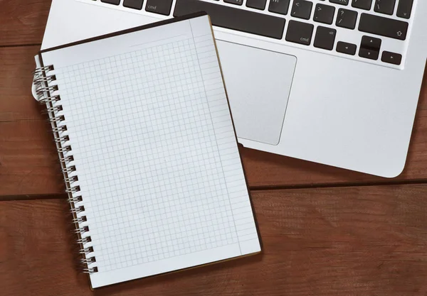 Laptop and blank notepad with copy space — Stock Photo, Image