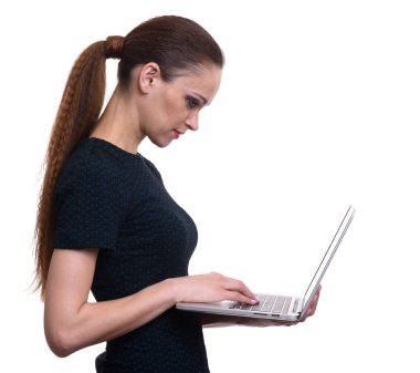 iş kadını kullanma dizüstü bilgisayar. İzole