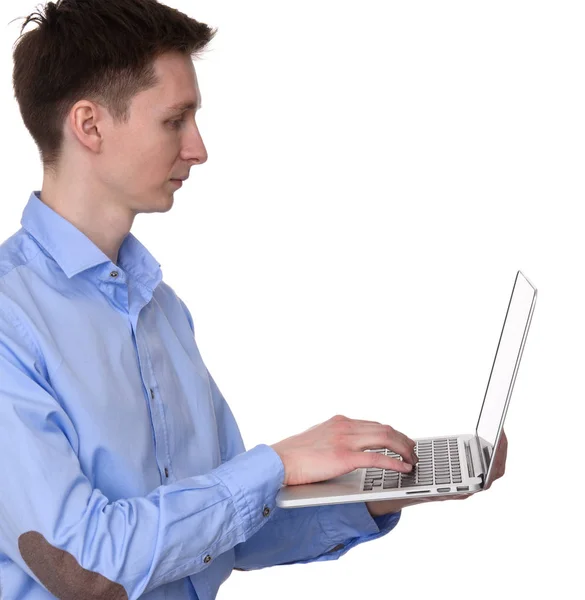 Profiel portret van een jonge man met laptop — Stockfoto