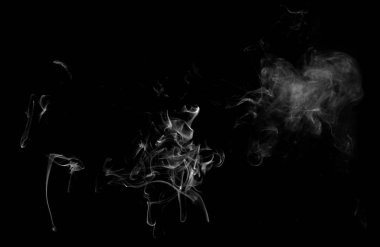 Siyah üzerine beyaz duman izole