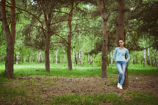 Kobiety na co dzień w parku — Zdjęcie stockowe