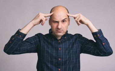 Adam ciddi ciddi düşünüyorum