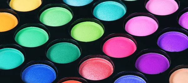 Kleurrijke eye shadows palet — Stockfoto