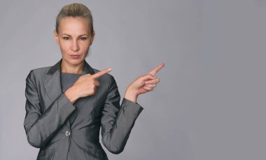 iş kadını bir boşaltmak sunulması