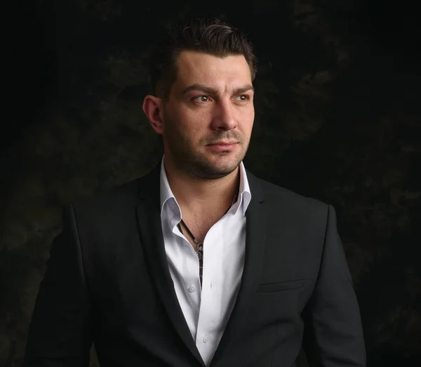 Handsome man looking away on black background — Stock Photo, Image