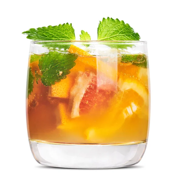 Frischer Cocktail mit Orange, Minze und Eis — Stockfoto
