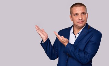 Uzay kopyalamak için işaret eden işadamı