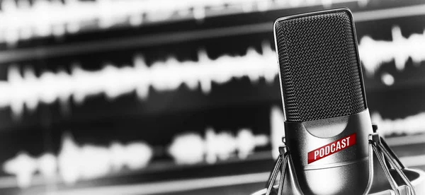 Estudio de radio en línea. micrófono de condensador — Foto de Stock