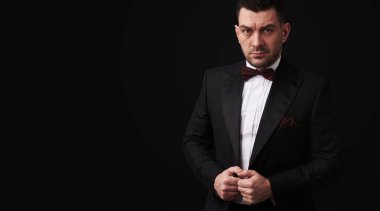 şık genç moda erkek smokin