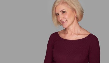 Cilt Bakımı ve sağlık. Güzel yaşlı kadın