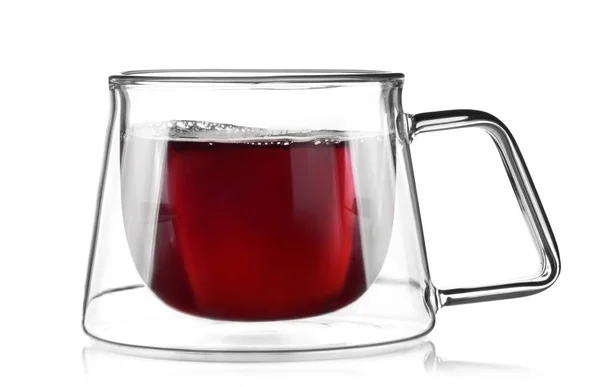 Copa de vidrio de té aislado en blanco —  Fotos de Stock