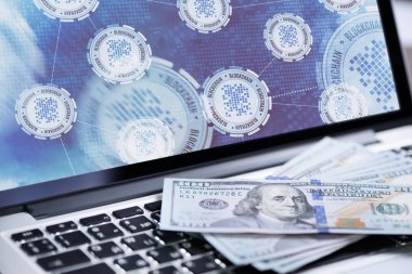 Blockchain teknolojik altyapı dizüstü bilgisayar ekranında