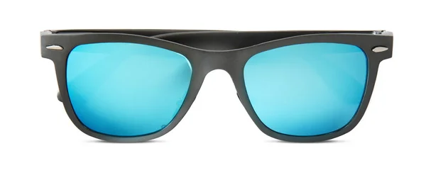 Сині сонцезахисні окуляри ізольовані на білому фоні — стокове фото