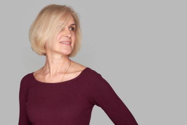 yaşlı Bayan uzak arıyorum