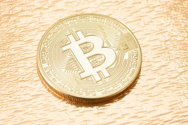 Goldene Bitcoin-Münze — Stockfoto