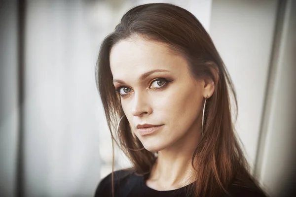 Mooie vrouw portret met een schoonheid make-up — Stockfoto