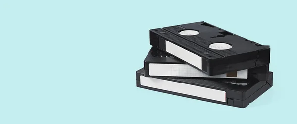 Videokazety VHS na modrém pozadí — Stock fotografie