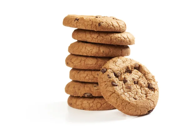 Chocoladeschilferkoekjes geïsoleerd op wit — Stockfoto