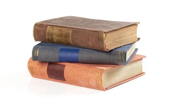 Stapel oude boeken geïsoleerd op wit — Stockfoto