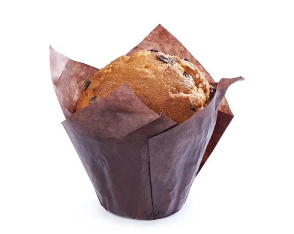 Muffin in brown paper with chocolate pieces isolated — Stock Photo, Image