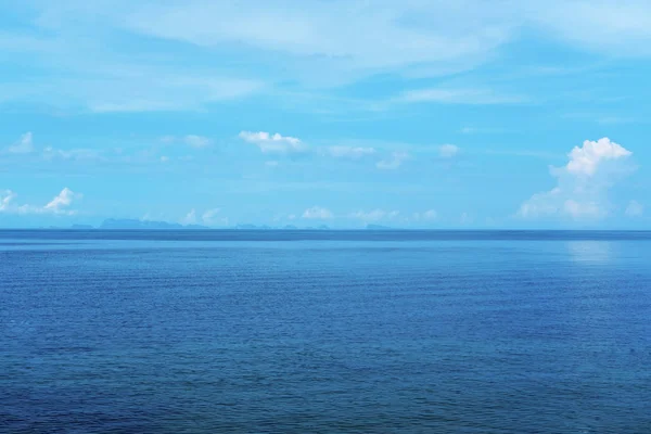 Belo panorama da paisagem marinha. Mar e céu — Fotografia de Stock