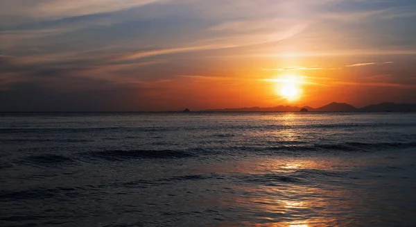 Ранковий схід сонця над морем — стокове фото