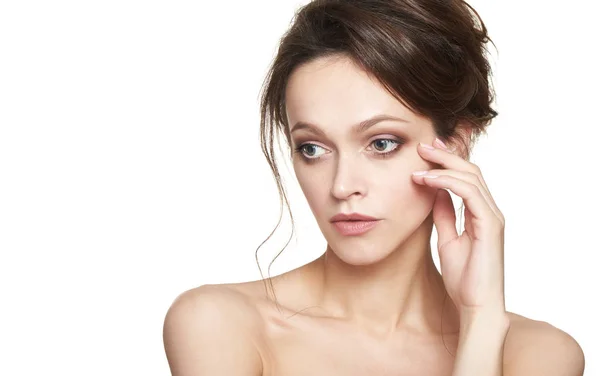 Beauty woman face. Beautiful model with healthy skin — Stockfoto