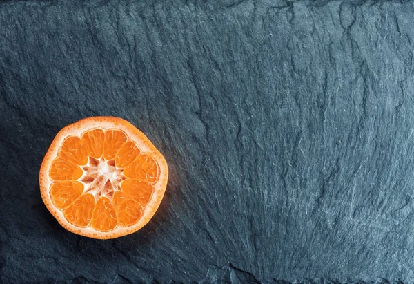 Sección transversal de un fruto de mandarina — Foto de Stock