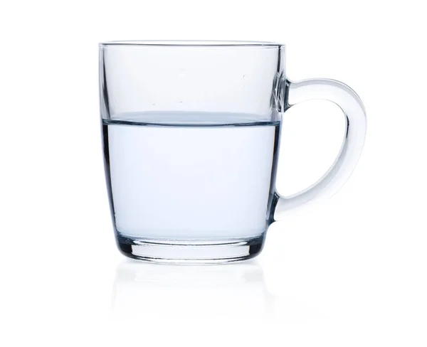 Frontansicht von Wasserglas isoliert — Stockfoto