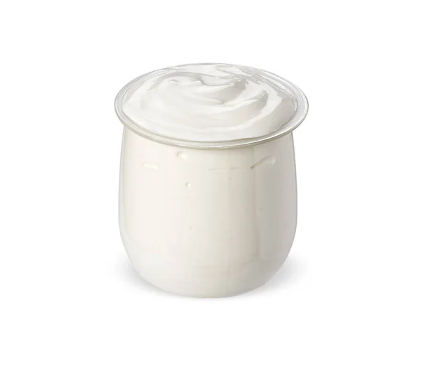 Tigela de iogurte creme azedo isolado em branco — Fotografia de Stock