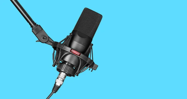 Microphone studio pour l'enregistrement de podcasts avec chemin de coupure — Photo