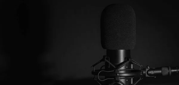 Microfono da studio per la registrazione di podcast — Foto Stock