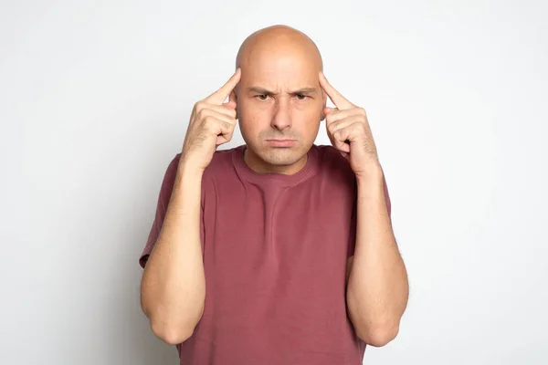 Anos Idade Careca Homem Pensando Isolado Cinza — Fotografia de Stock