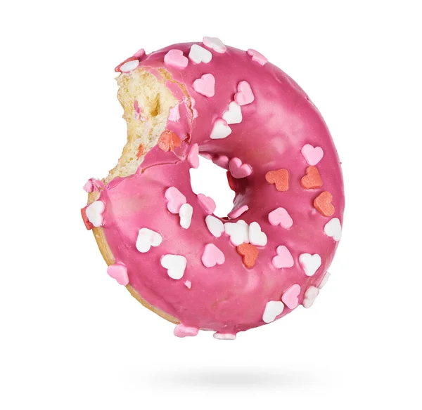 Bijten Aardbei Donut Met Kleurrijke Hagelslag Geïsoleerd Witte Achtergrond Knippad — Stockfoto