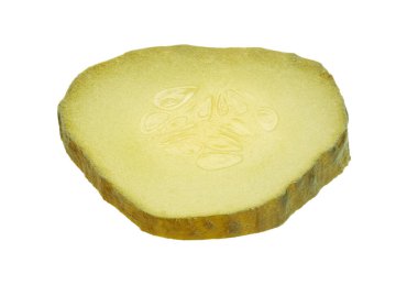 Salatalık turşusu. Turşu kırpma yolu ile beyaz arkaplanda izole edildi